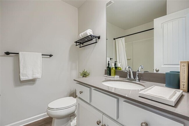 Building Photo - 4630 Blake Lp