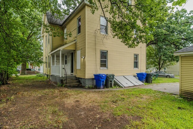 Building Photo - 108-110 Northampton Ave