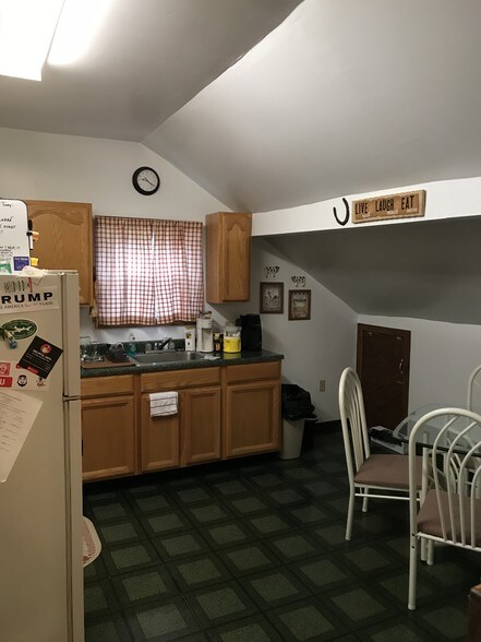 Building Photo - 117 Short St