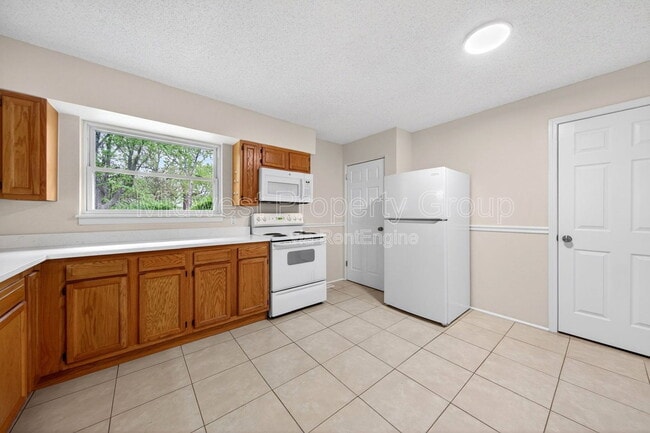 Building Photo - 645 Lilac Dr