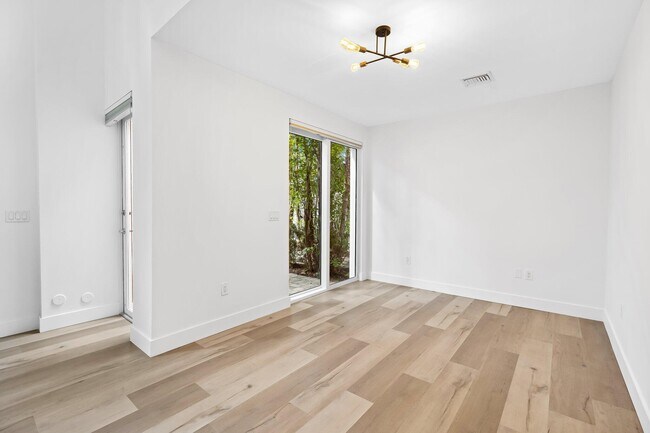 Building Photo - 775 NE 4th Ave