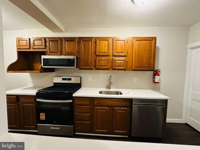 Building Photo - 65 E Montana St