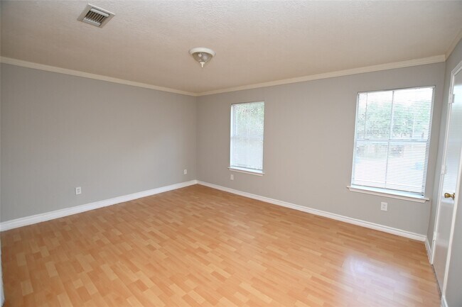 Building Photo - 8811 Baskove Dr