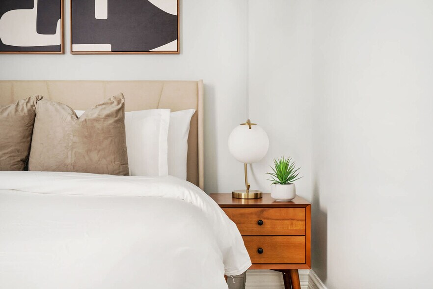 Building Photo - 234 W 73rd St