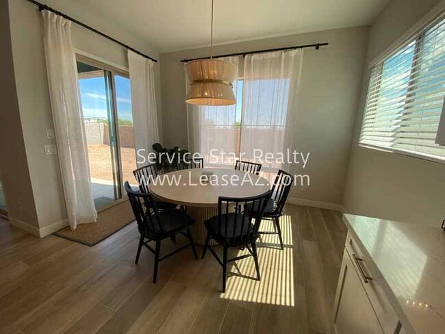 Building Photo - 9607 E Solina Ave