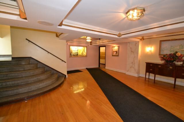 Building Photo - 941 W Carmen Ave