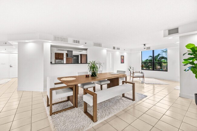 Building Photo - 7201 Promenade E Dr