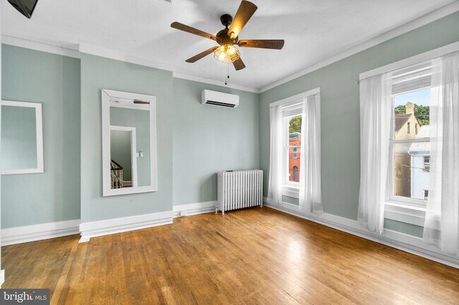 Building Photo - 15 E 4th St