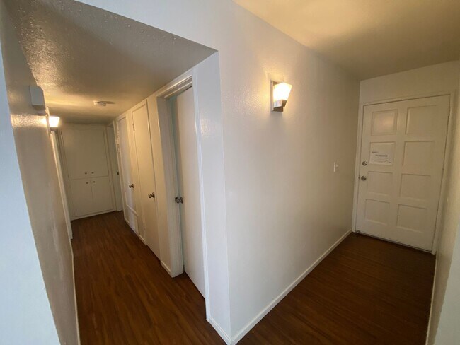 Building Photo - Tulare Home for Rent coming soon!