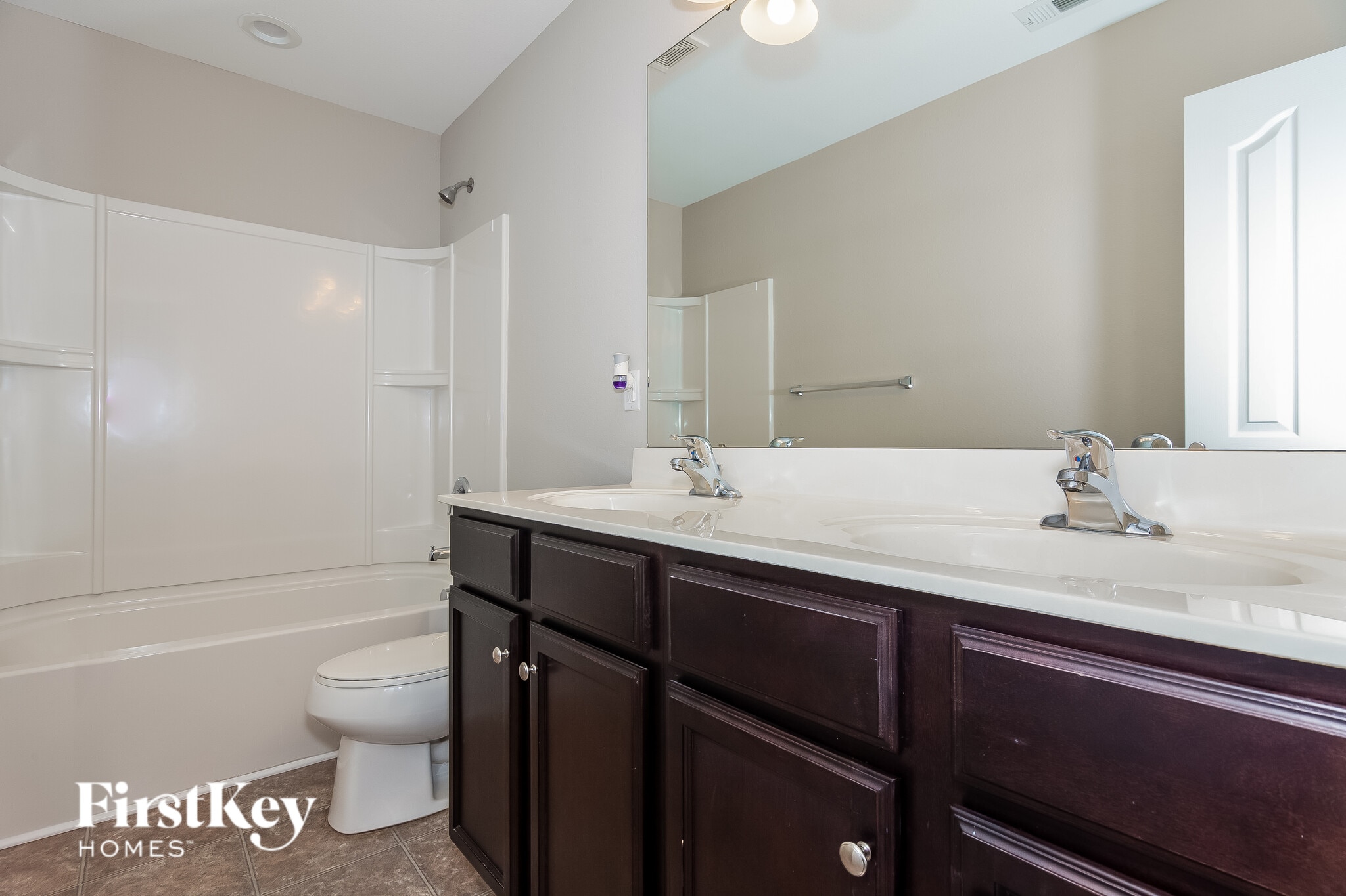 Building Photo - 1831 Eastway Dr