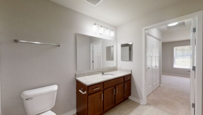 Building Photo - Condo Style Upper 2 Bedroom 2 Bathroom Apartment is Available