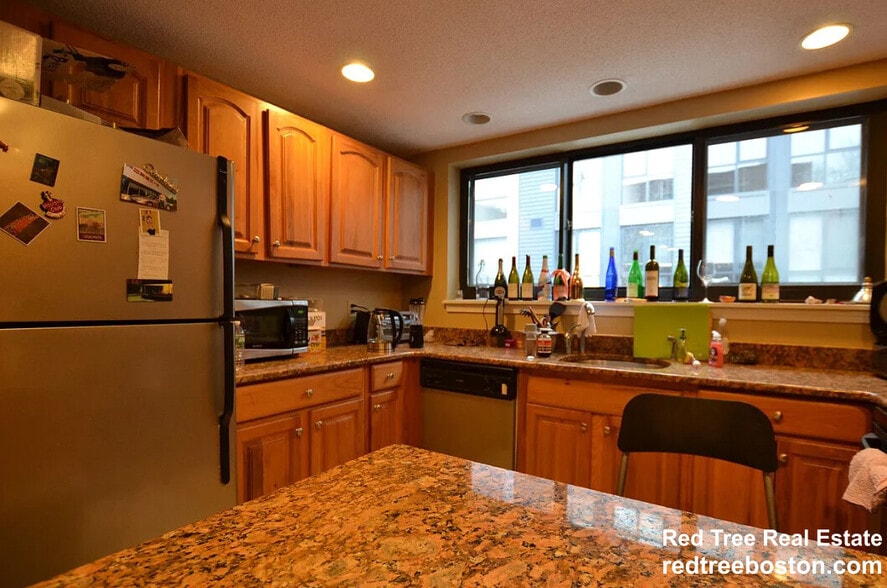 Building Photo - 85 Brainerd Rd