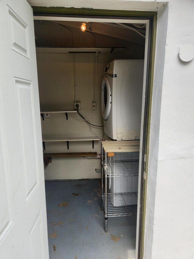 Building Photo - 452 Martin Ave