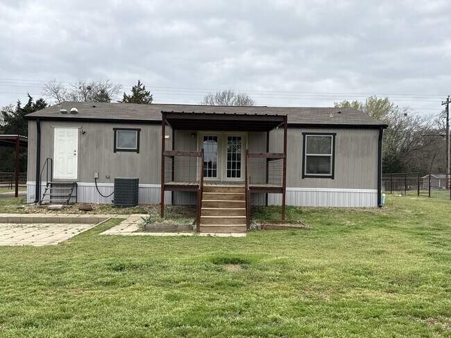 Building Photo - 894 FM 1395