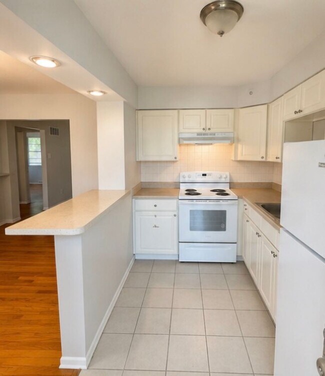 Building Photo - 8432 Atherton Dr