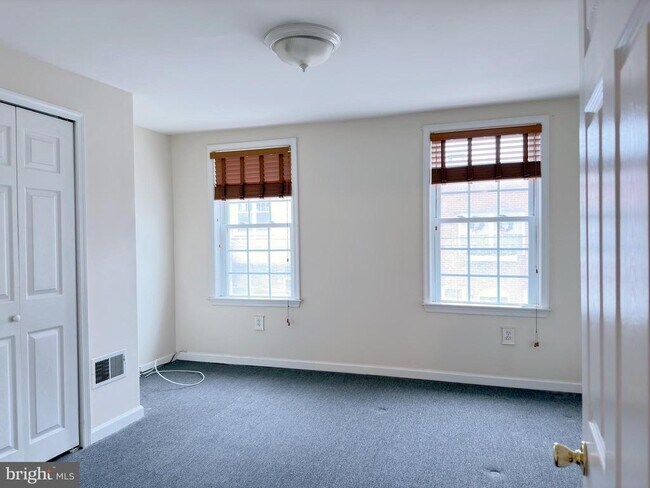 Building Photo - 1525 Montrose St