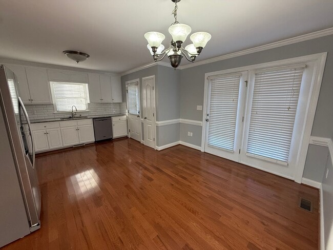 Building Photo - 3704 Warwick Pl