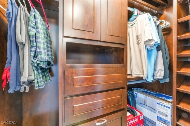 Building Photo - 322 Karen Ave