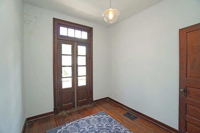 Building Photo - 2412 Fairview Ave