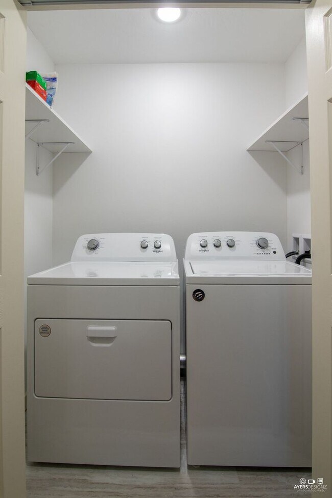 Building Photo - FURNISHED EXECUTIVE RENTAL