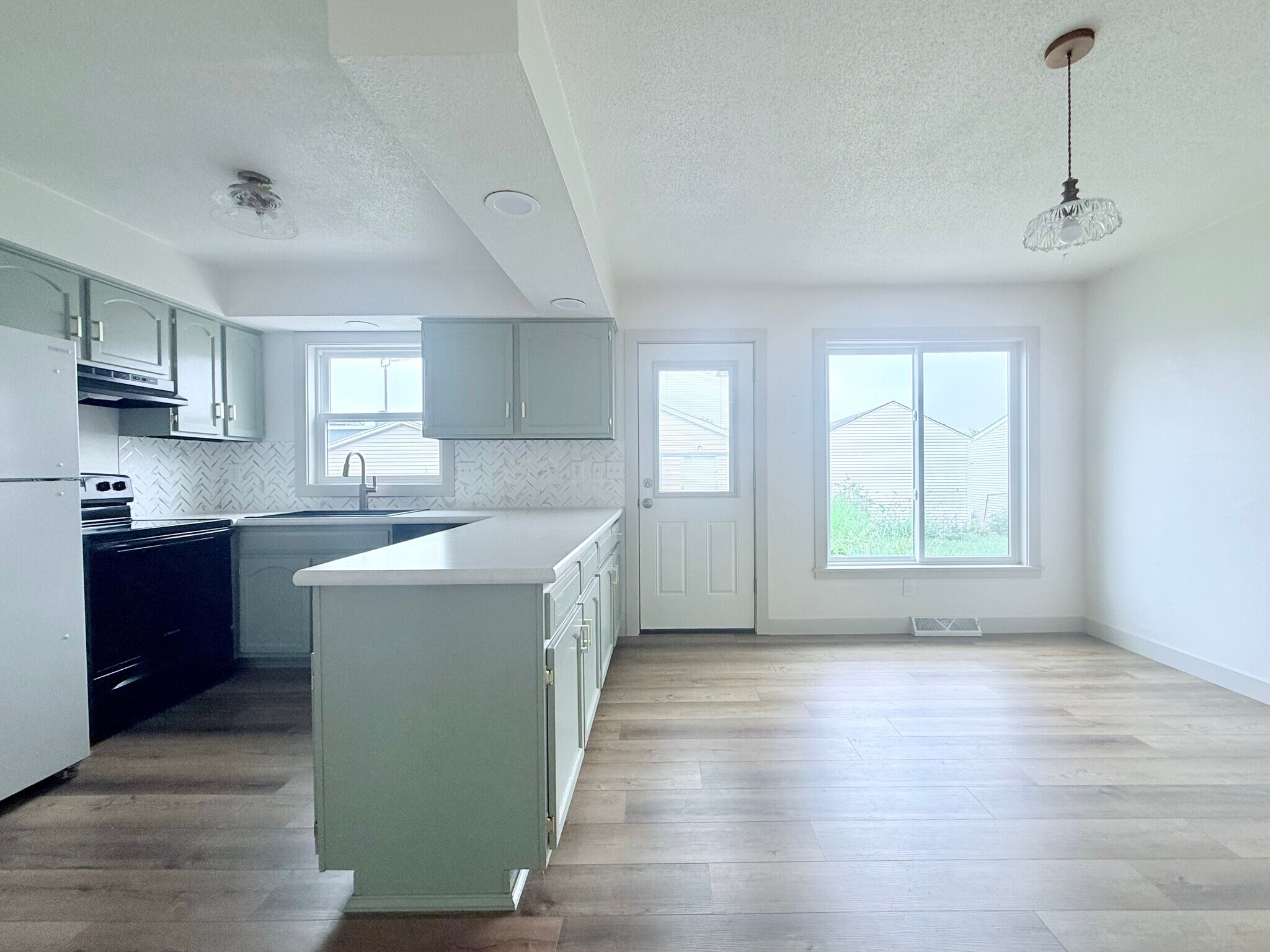 Kitchen / Dining - 1409 W 2nd St