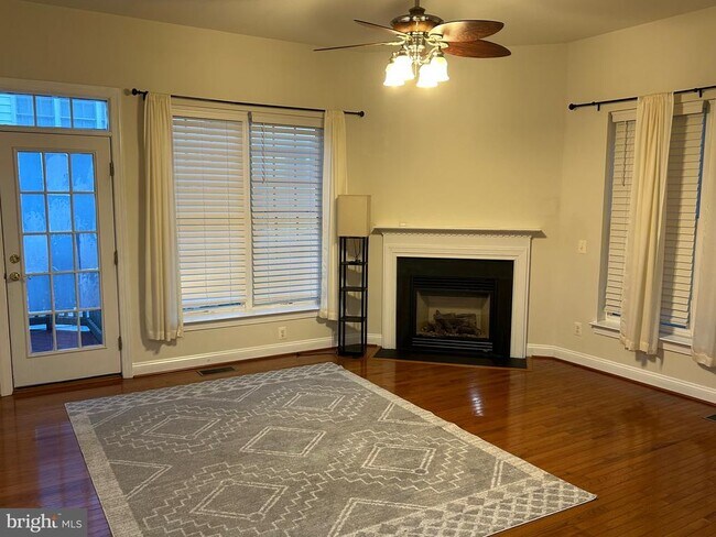 Building Photo - 5658 Lierman Cir