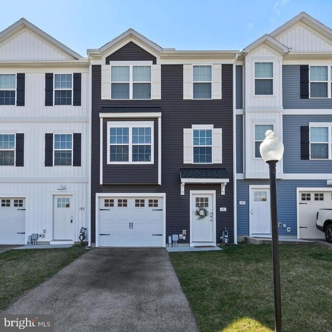 Building Photo - 34 Penstock Ln