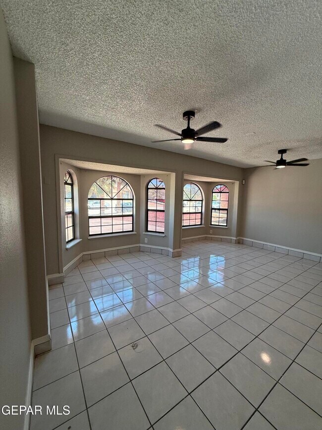 Building Photo - 11708 Sierra Azul Dr