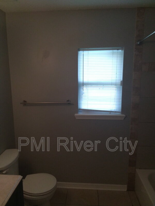 Building Photo - 818 Filmore Ln