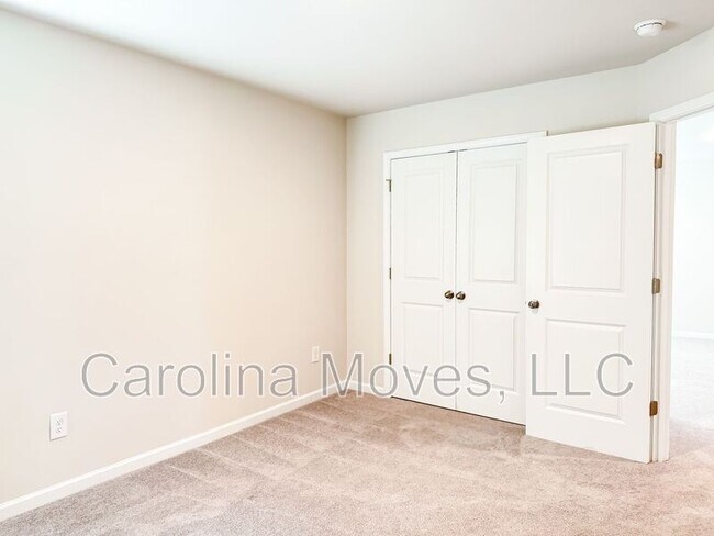 Building Photo - 19 Fennec Dr