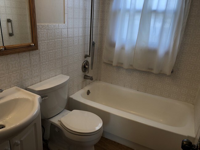 Building Photo - 733 39th Ave