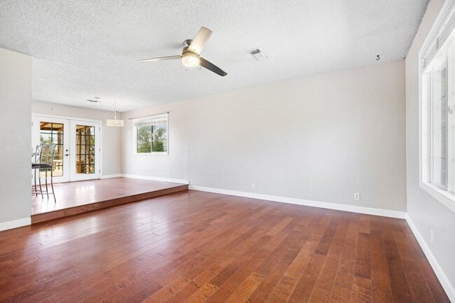 Building Photo - Beautiful Home w/ Panoramic Views!!  (Lake...