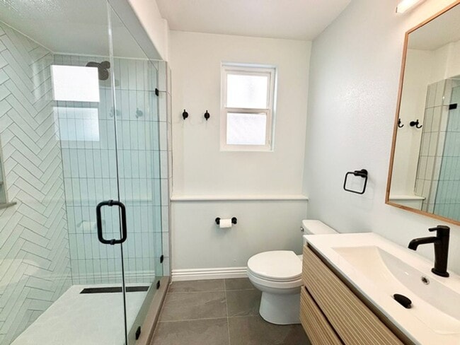 Building Photo - Hollywood Beach | Oxnard | 3 Bed + 3.5 Bat...