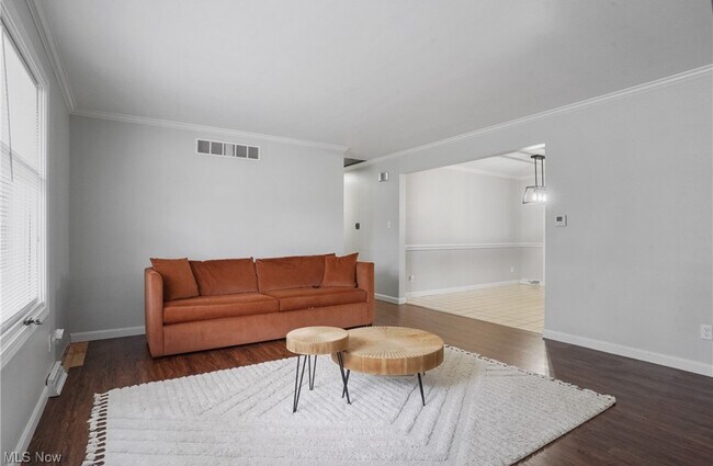 Building Photo - 321 Meadowbrook Ave