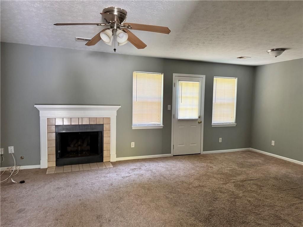 Building Photo - 6450 River Park Dr