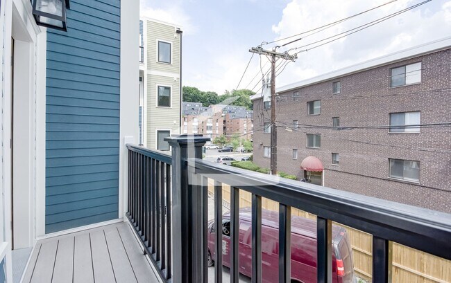 Building Photo - 10 Cufflin St