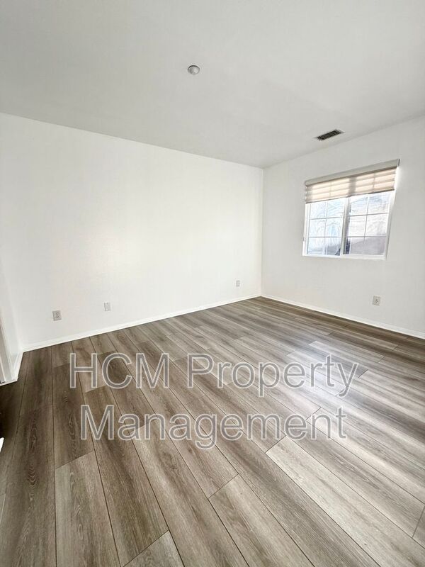 Building Photo - 28 Lansdale Ct