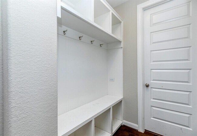 Building Photo - 4107 Willow Wind Ct
