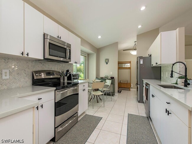 Building Photo - 1082 Capri Dr