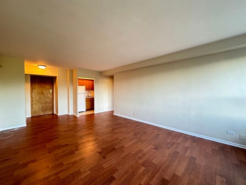 Building Photo - 4180 N Marine Dr