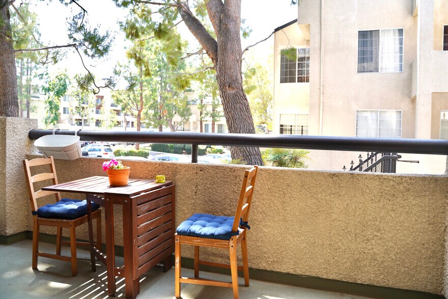 Building Photo - 21500 Burbank Blvd