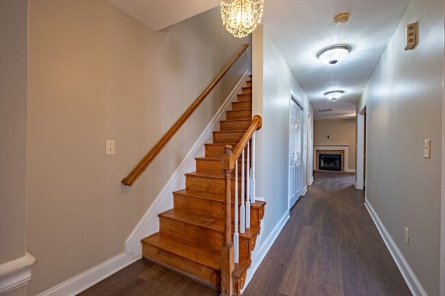 Building Photo - Private 2BR Townhome with Two En-Suite Bathrooms