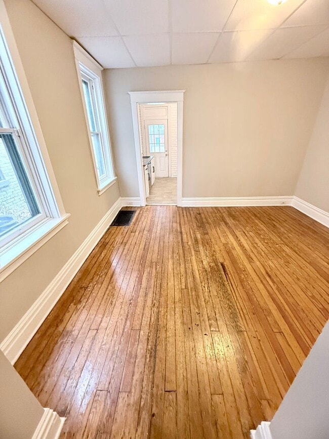 Building Photo - Charming & Spacious Historic 5-Bedroom Home for Rent in Carlisle, PA