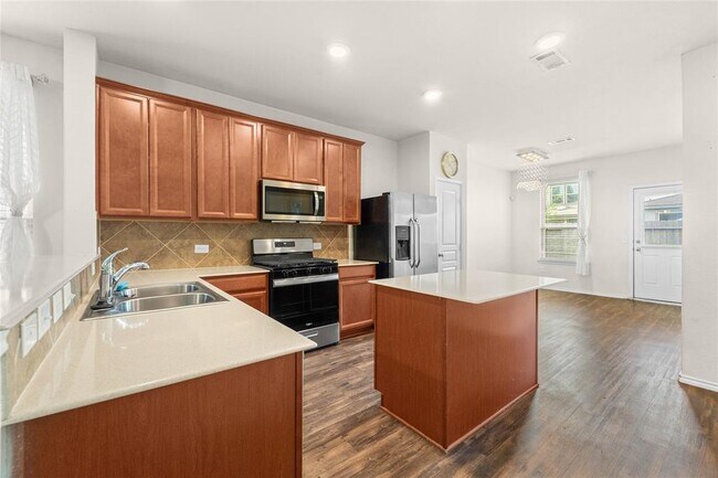 Building Photo - 4423 Champions Landing Dr