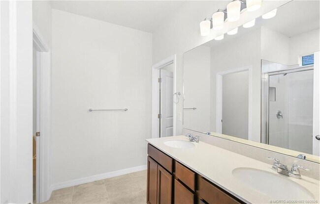 Building Photo - 10596 SW Morning Glory Dr