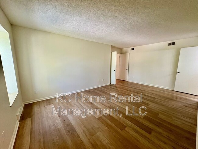 Building Photo - 10205 CedarBrooke Ln