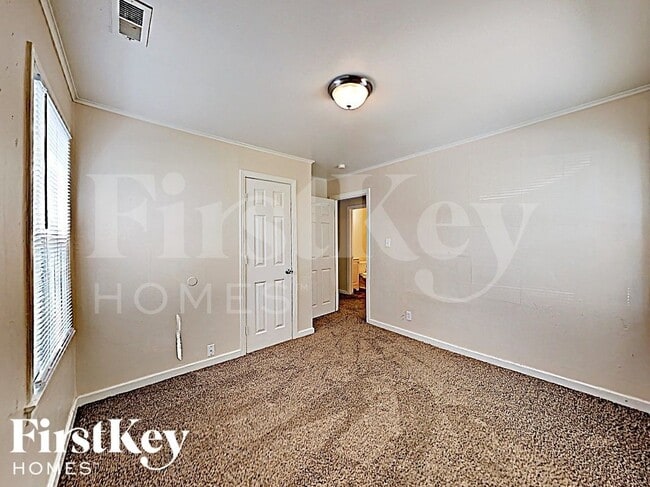 Building Photo - 2219 S Hall Rd