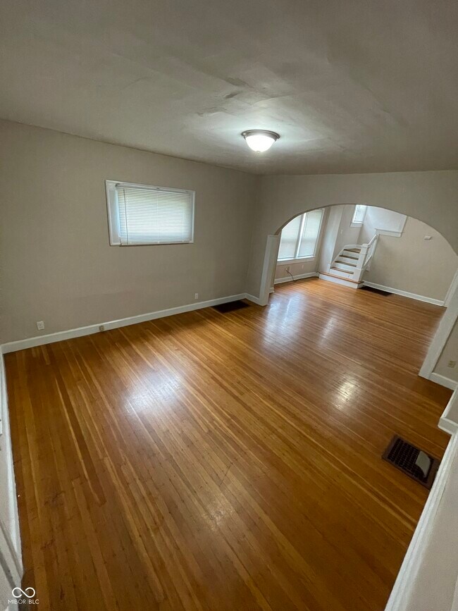 Building Photo - 815 N Riley Ave