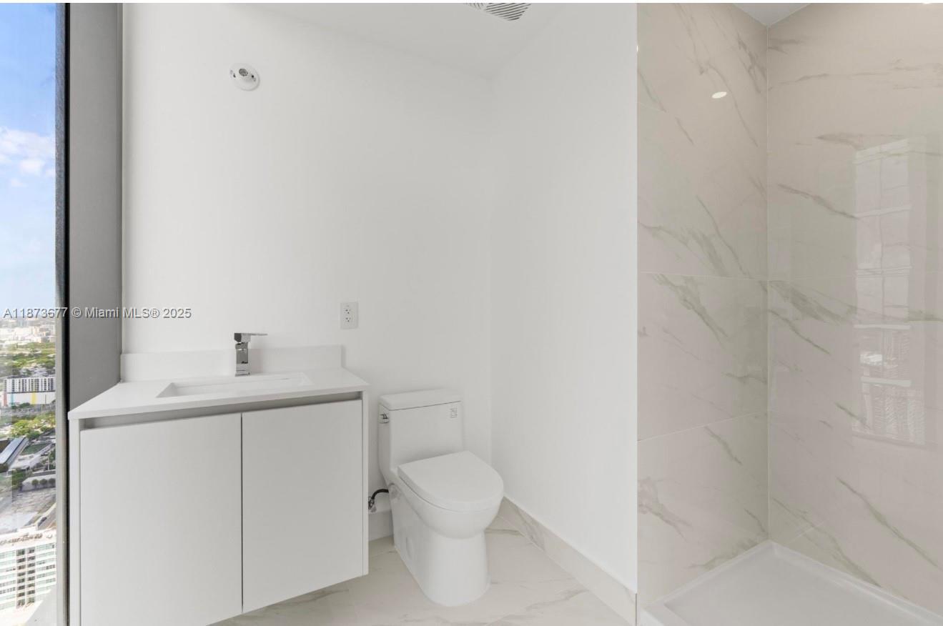 Building Photo - 700 NE 24th St