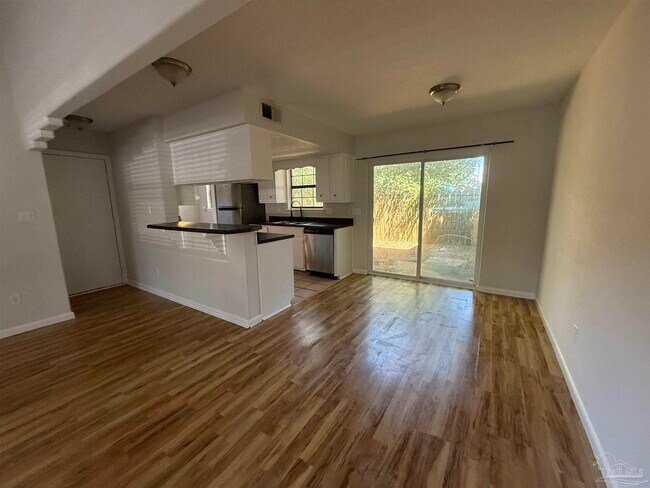 Building Photo - 6910 Heather Oaks Dr